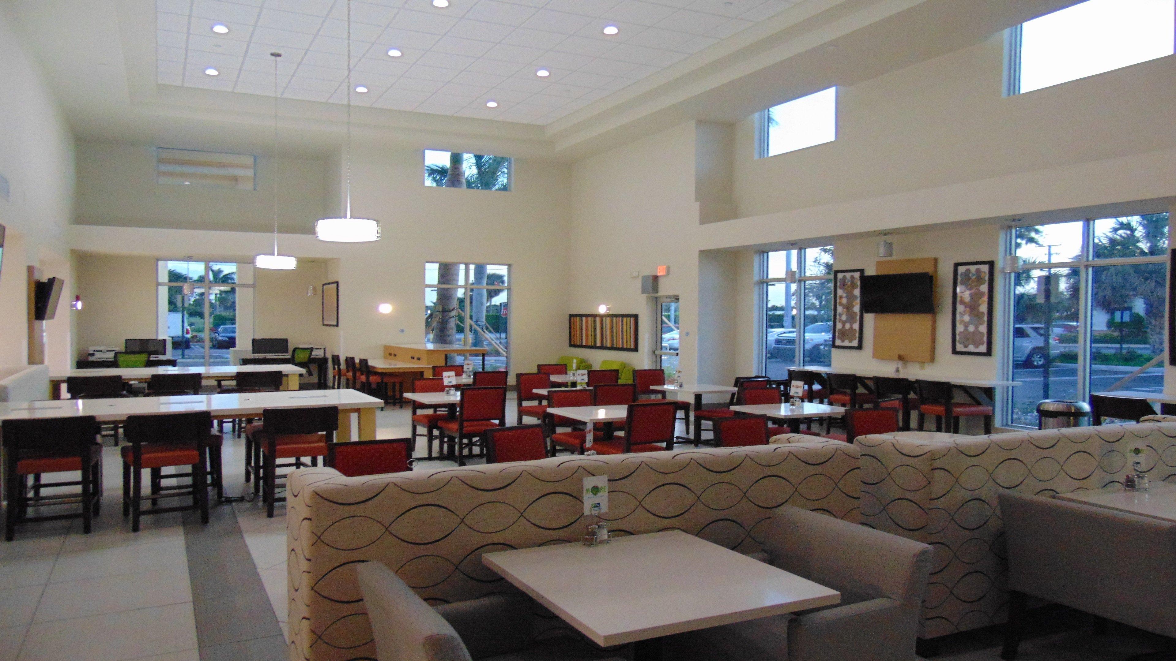 Holiday Inn Express & Suites Boynton Beach West By Ihg Exterior photo
