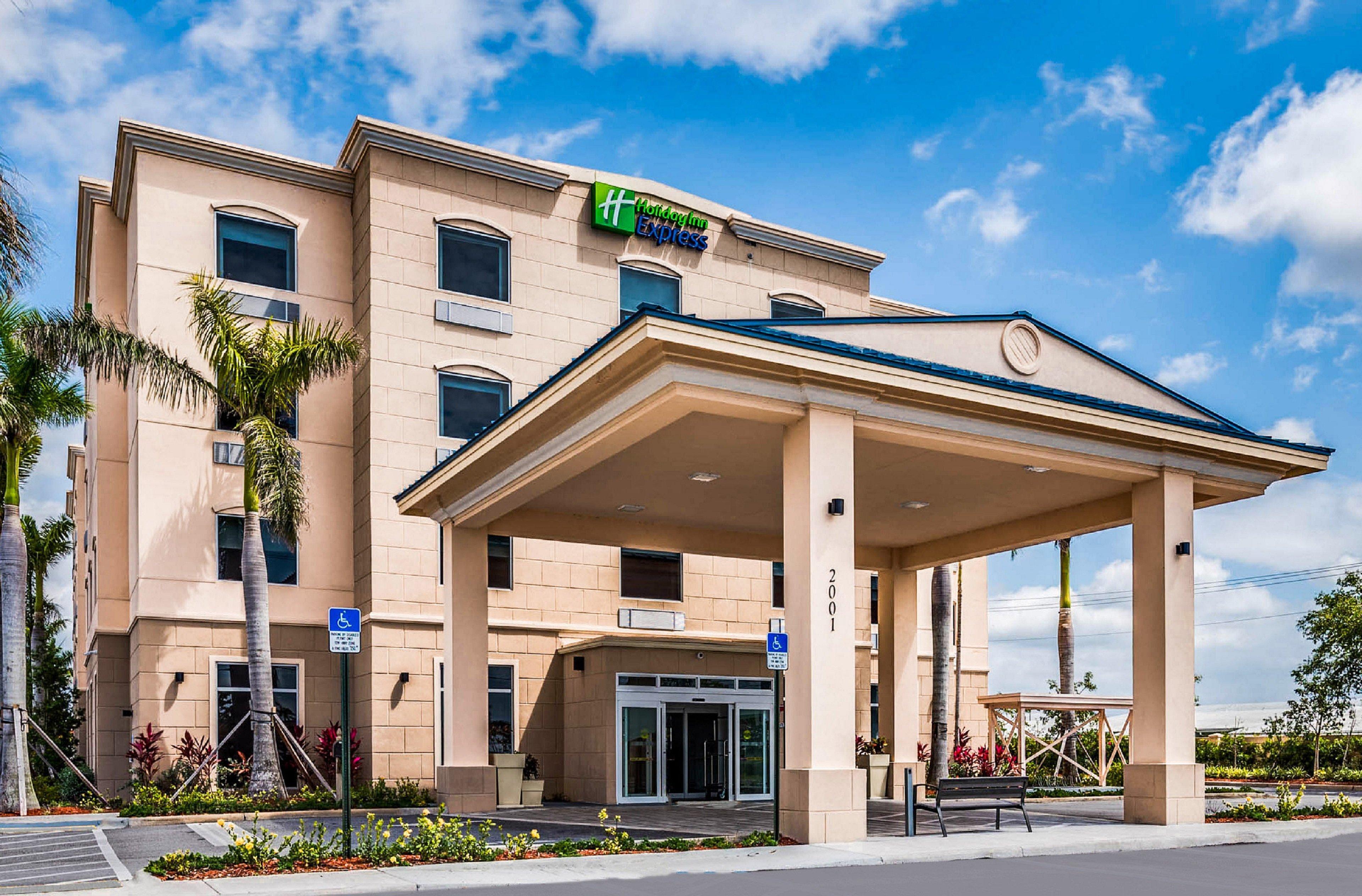 Holiday Inn Express & Suites Boynton Beach West By Ihg Exterior photo