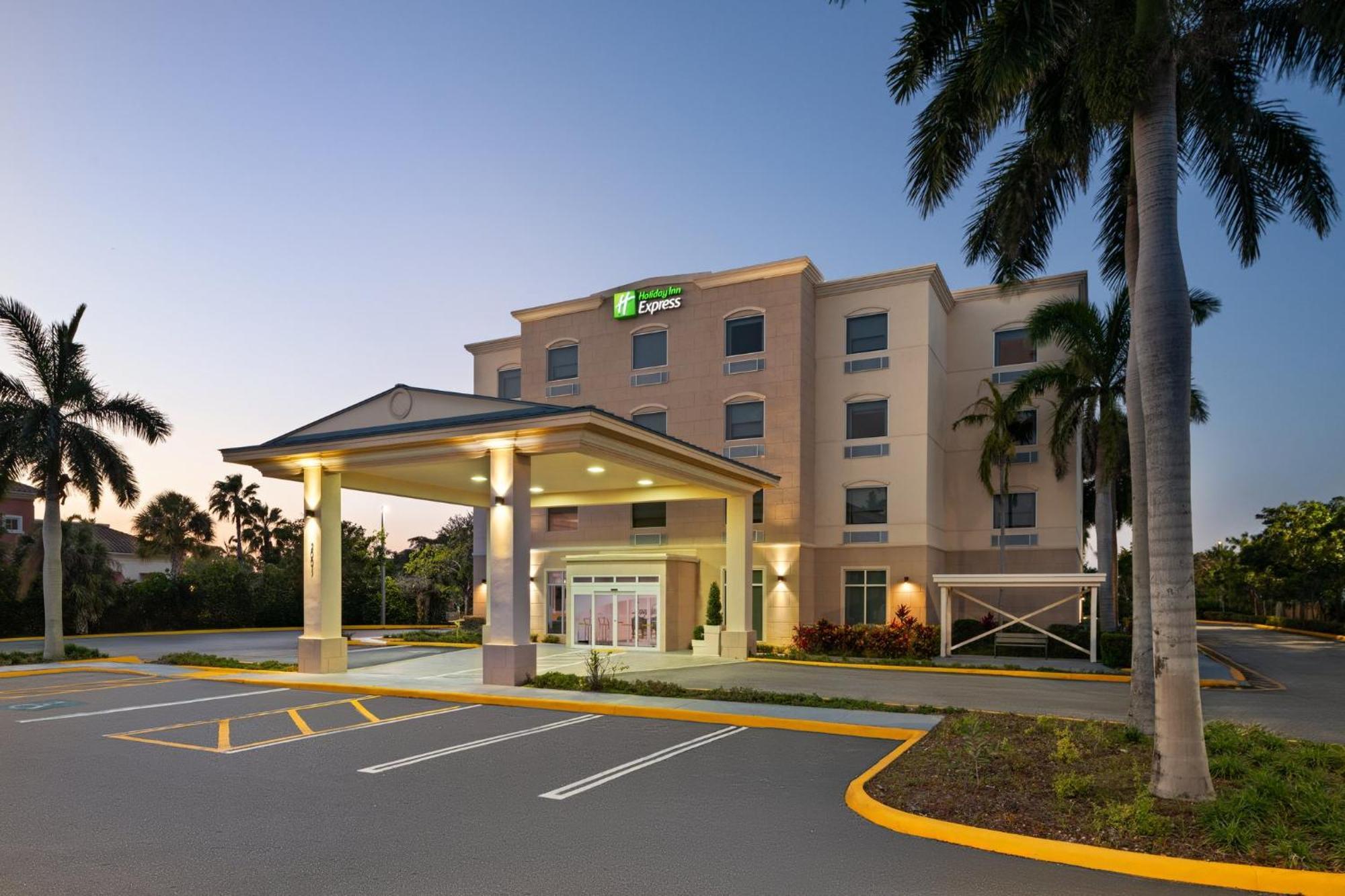 Holiday Inn Express & Suites Boynton Beach West By Ihg Exterior photo